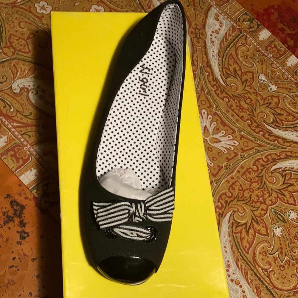 Black Fabric Flats w/Grosgrain Ribbon